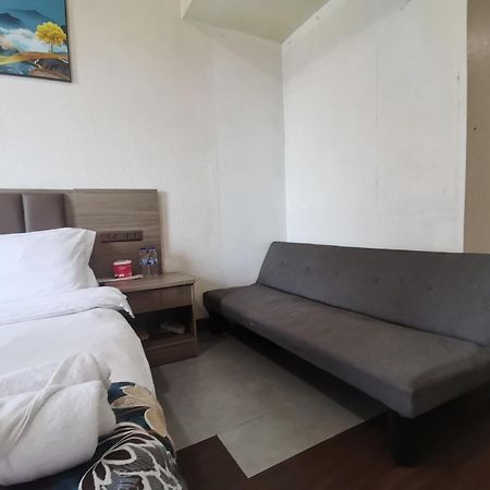 Passion Makati Aparthotel Makati City Екстериор снимка