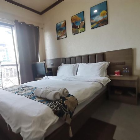 Passion Makati Aparthotel Makati City Екстериор снимка