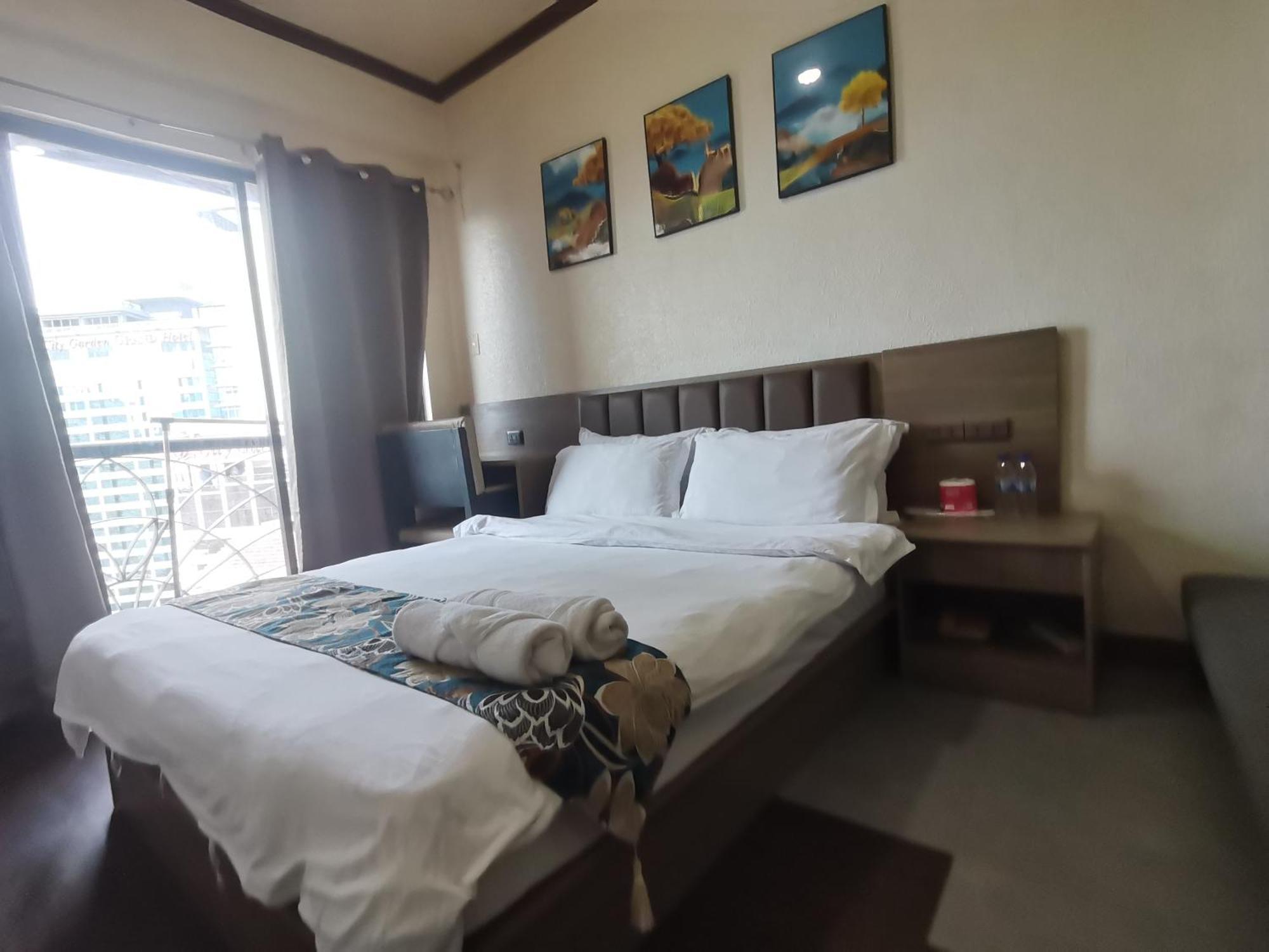 Passion Makati Aparthotel Makati City Екстериор снимка